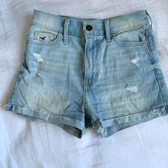 Hollister High Waisted Light Denim Shorts - Picture 3 of 3